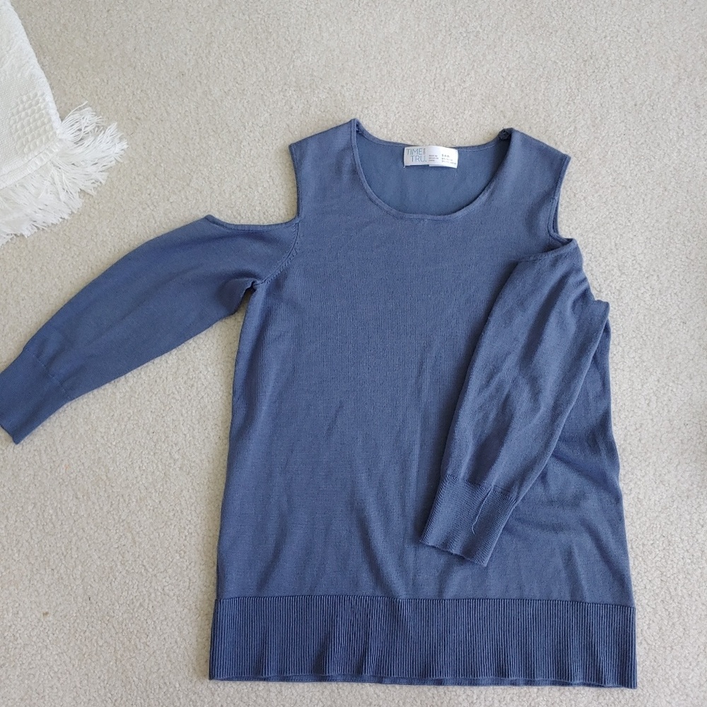 Cropped sleeve blouse